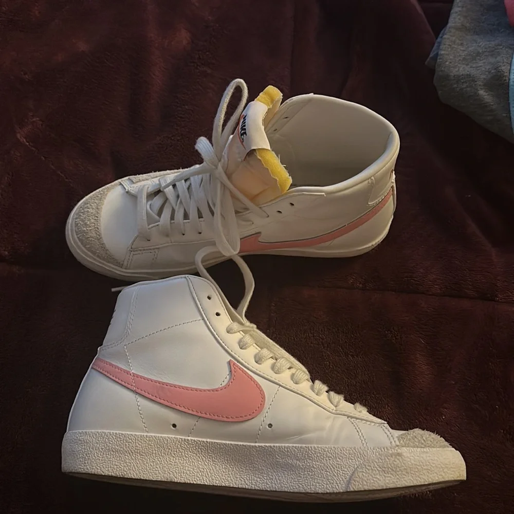 Nike Blazers in pink! - Picture 2 of 4